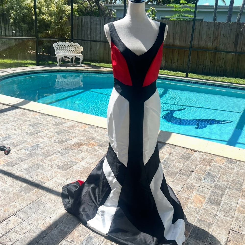 Theia Black and Red Sheath Dress Sleeveless V-neck Cocktail